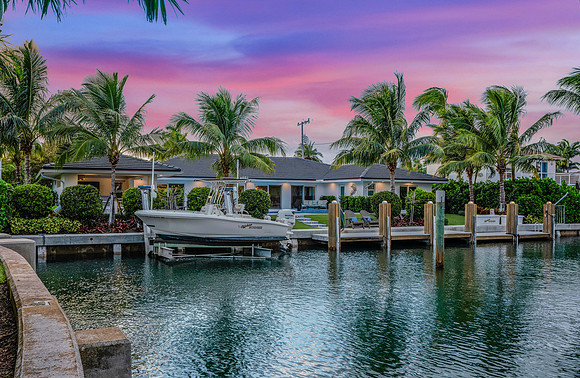 Waterfront Twilight Photography with Private Dock and Boat | Jupiter, FL Real Estate Photographer